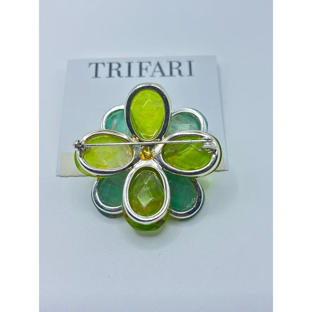 Trifari Green Flower Brooch Silver Tone‎ Lime Emerald Petals Rhinestone Pin NEW